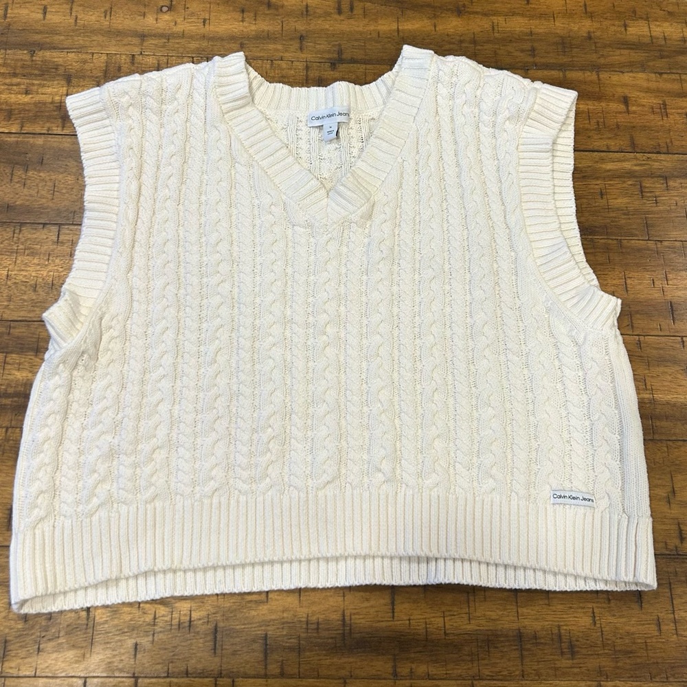 Calvin Klein Jeans Women's V-Neck Cream Sweater Vest